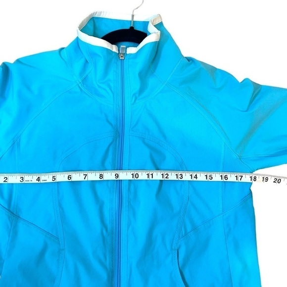 Lululemon Run: Track Attack Jacket Spry Blue / White - Picture 15 of 16